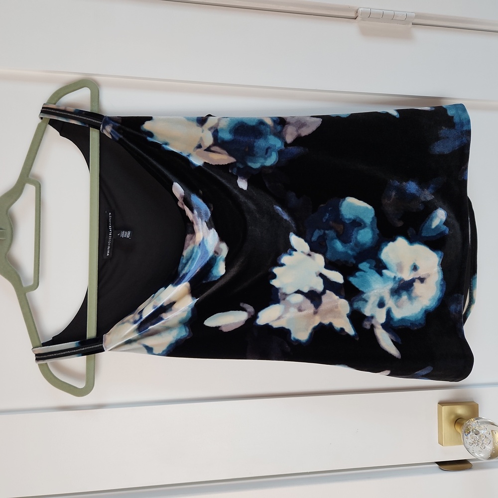 White House Black Market Petite Blue & Black Floral Print Velvet Camisole Sz. L